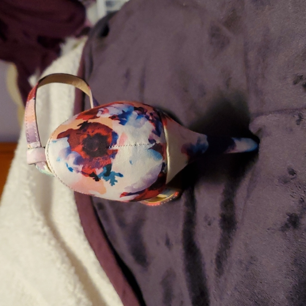 Floral heels - Picture 3 of 5
